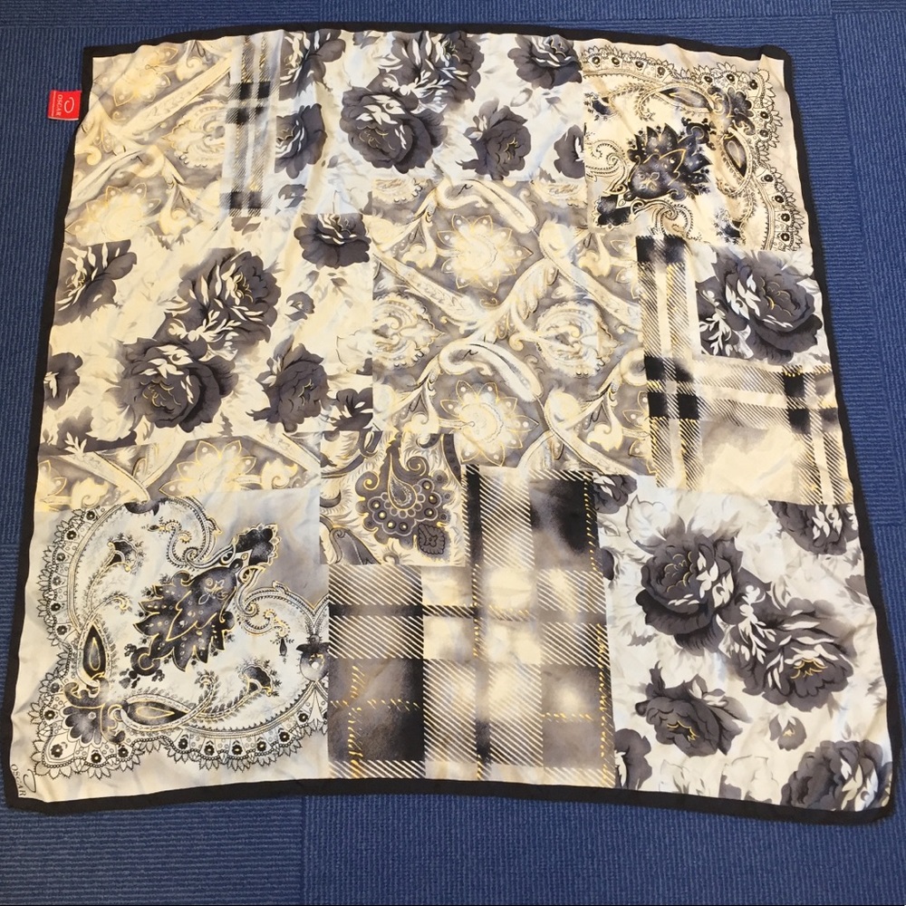 OSCAR By Oscar de la Renta gray patterned scarf